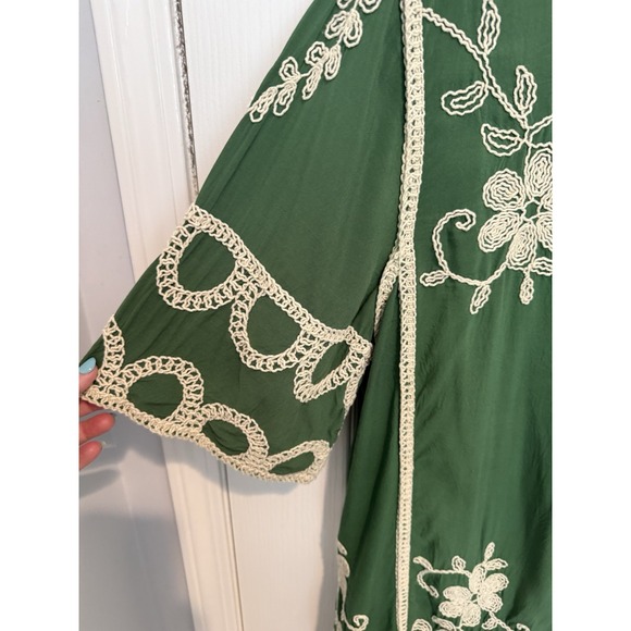 C Est 1946 Cato Blouse Tunic Top 18/20W Green Embroidered Short Sleeve‎ Boho - Picture 2 of 5